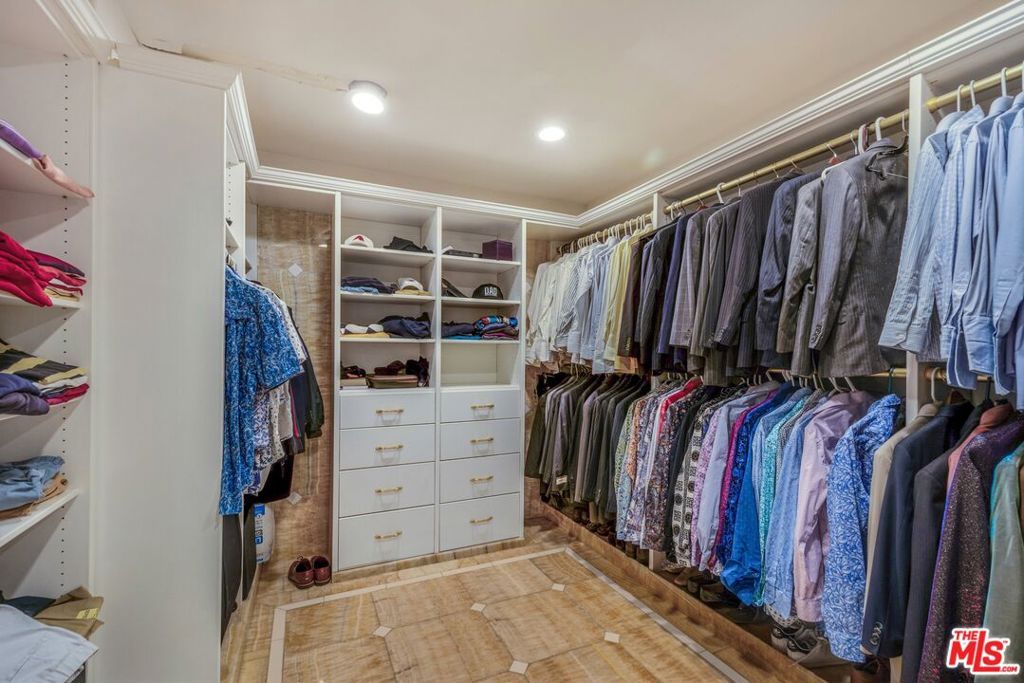 listing image 130723841237903711670