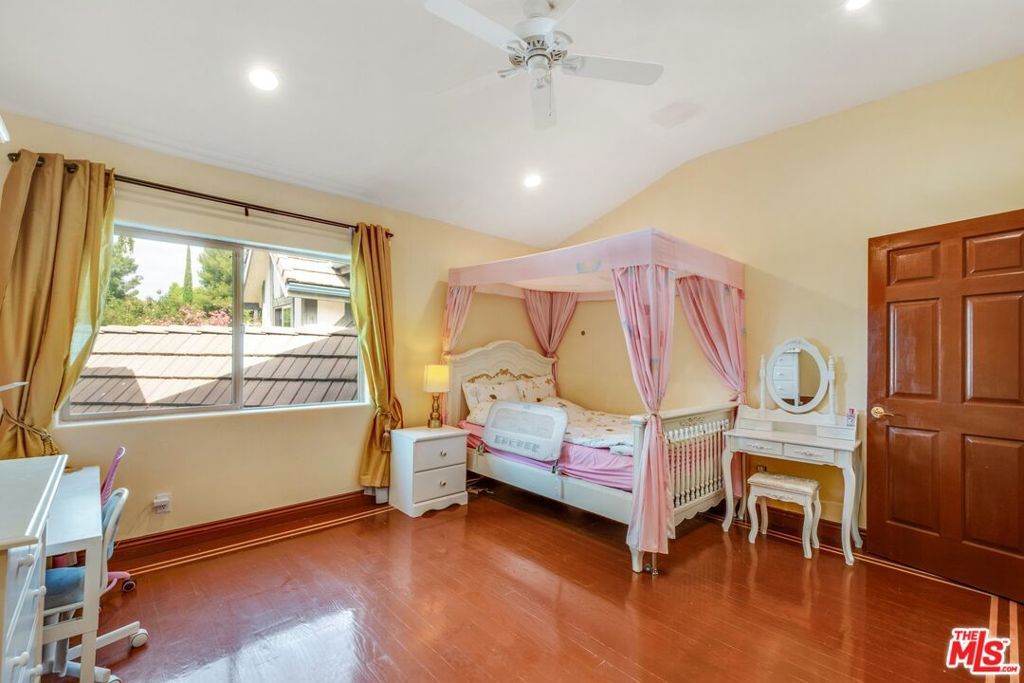 listing image 130727616012114756273