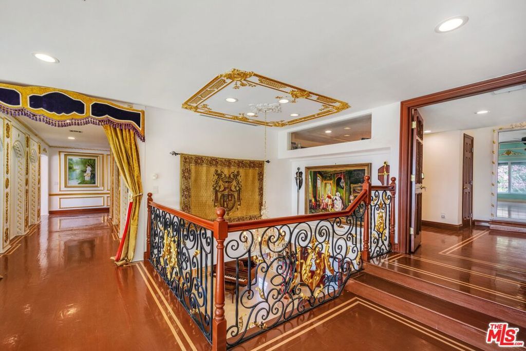 listing image 130728424828413640886