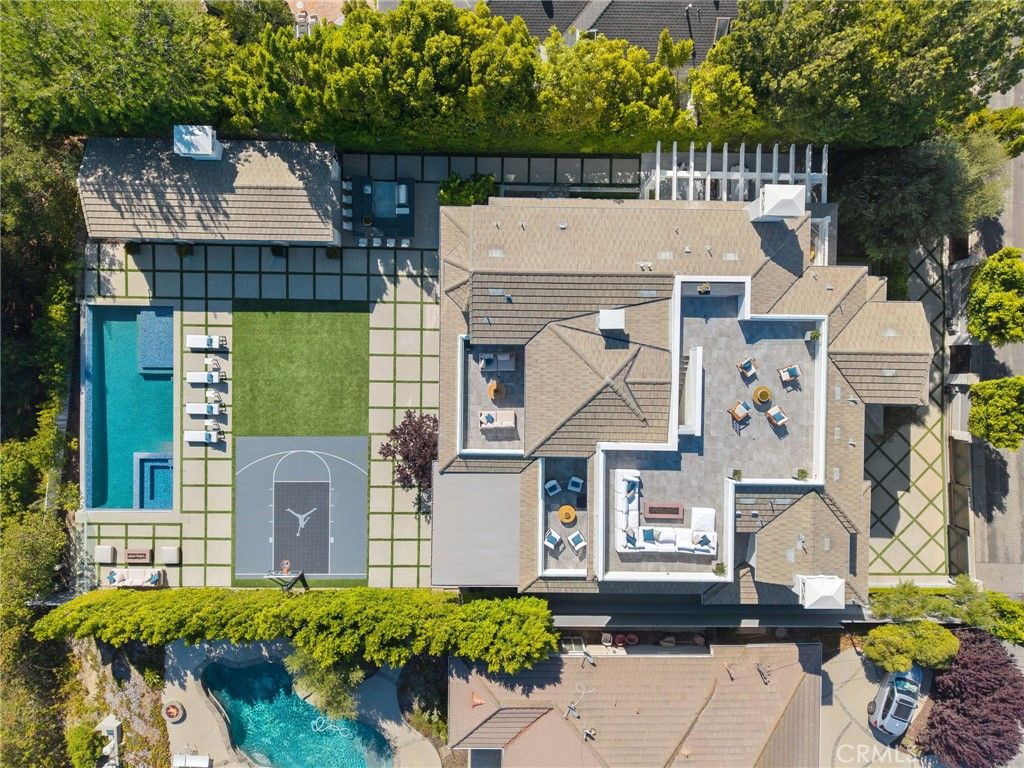 Photo of 16630 Oldham Place, Encino, CA 91436 (MLS # SR25171165)