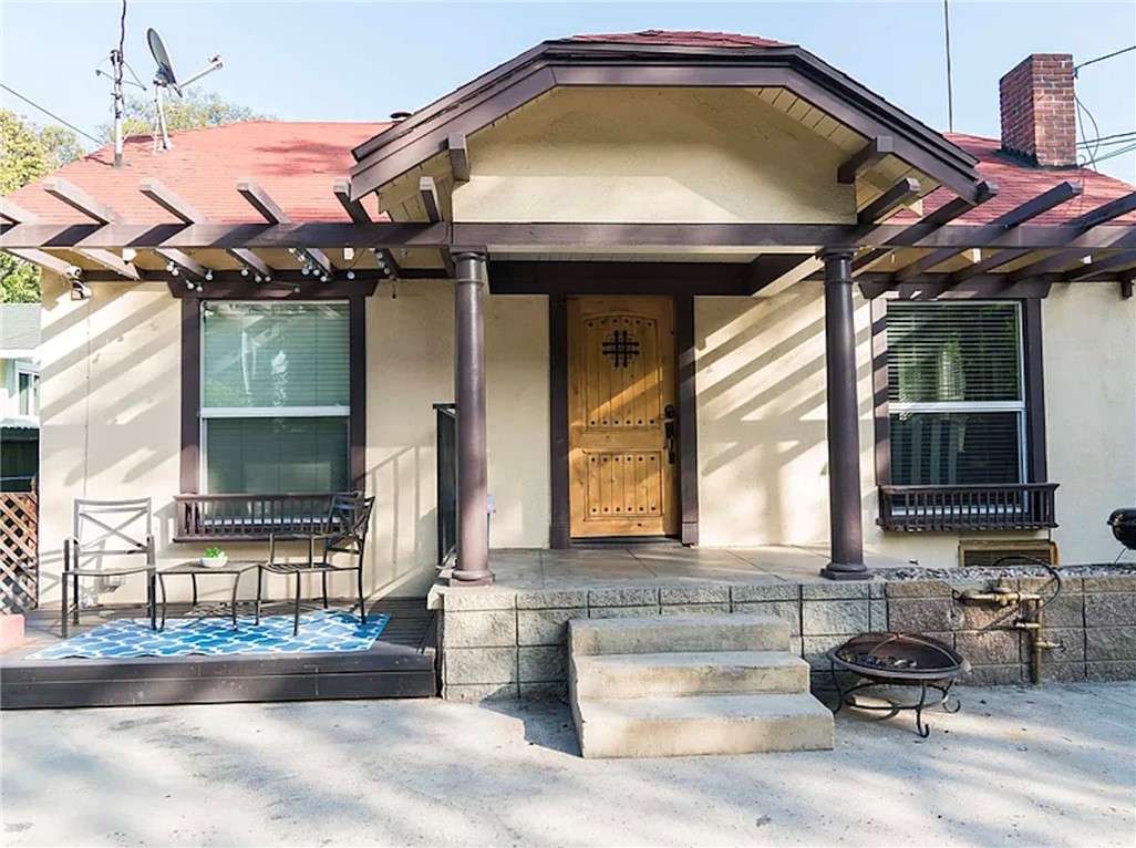 2042 Holly Drive