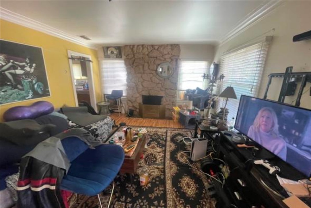 2042 Holly Drive