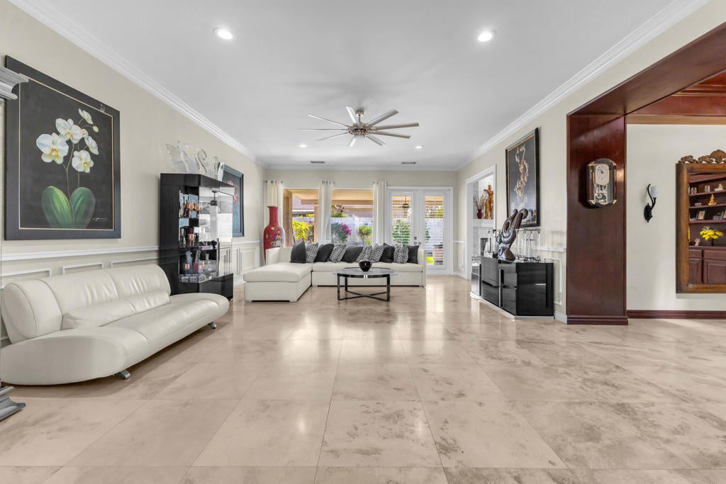 6 Voltaire Court