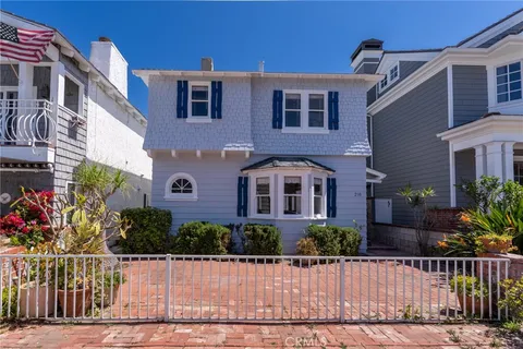 216 Amethyst Ave, Newport Beach, CA 92662 - MLS#: PW26015435