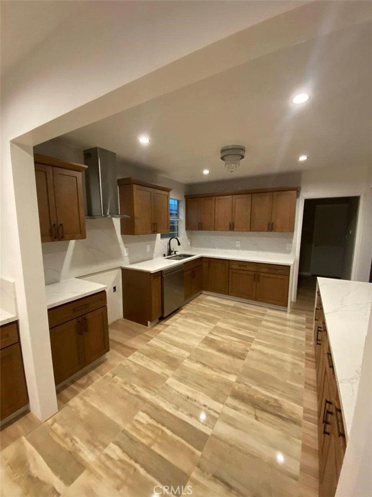 307 N Broadacres Avenue