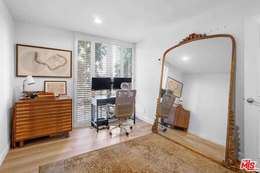 Los Angeles, California 90067, United States, 2 Bedrooms Bedrooms, ,2 BathroomsBathrooms,Residential,Active,239435