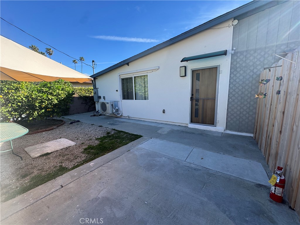 6439 1/2 Graves Avenue