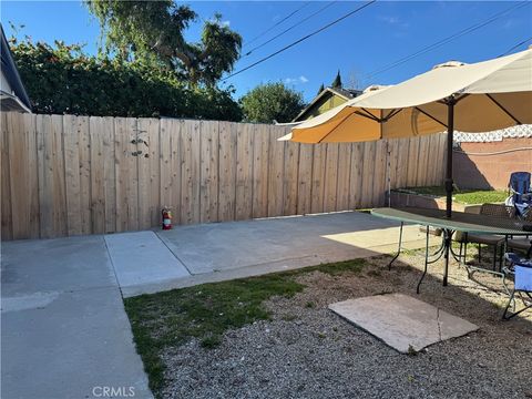 Photo of 6439 1/2 Graves Avenue, Lake Balboa, CA 91605 (MLS # SR26034238)