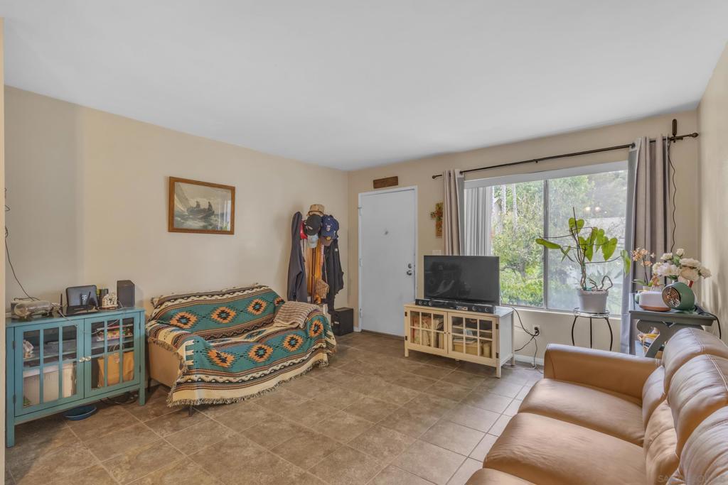 6624 Bell Bluff San Diego, CA 92119 B
