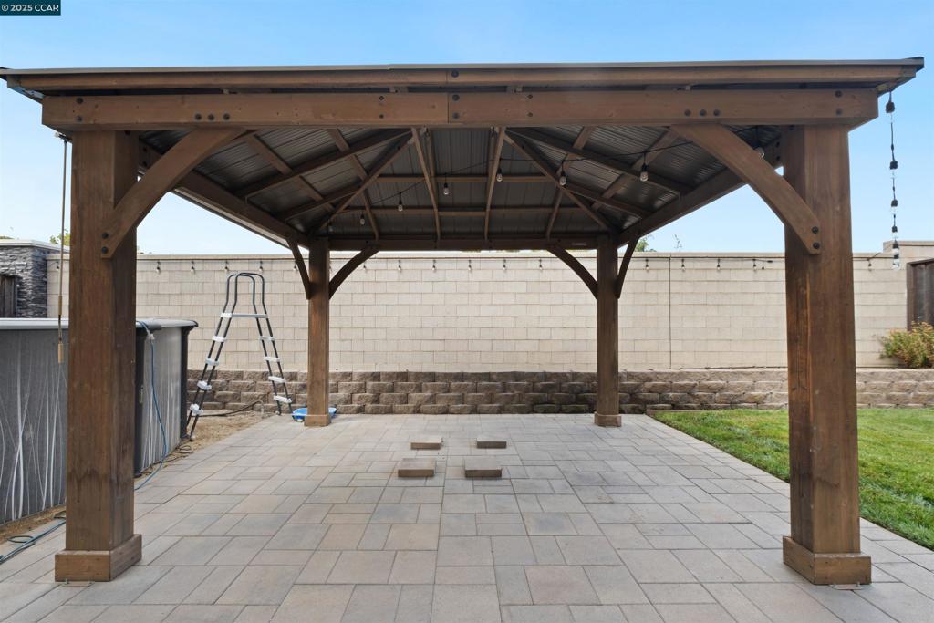 ADOBE RIDGE - Residential