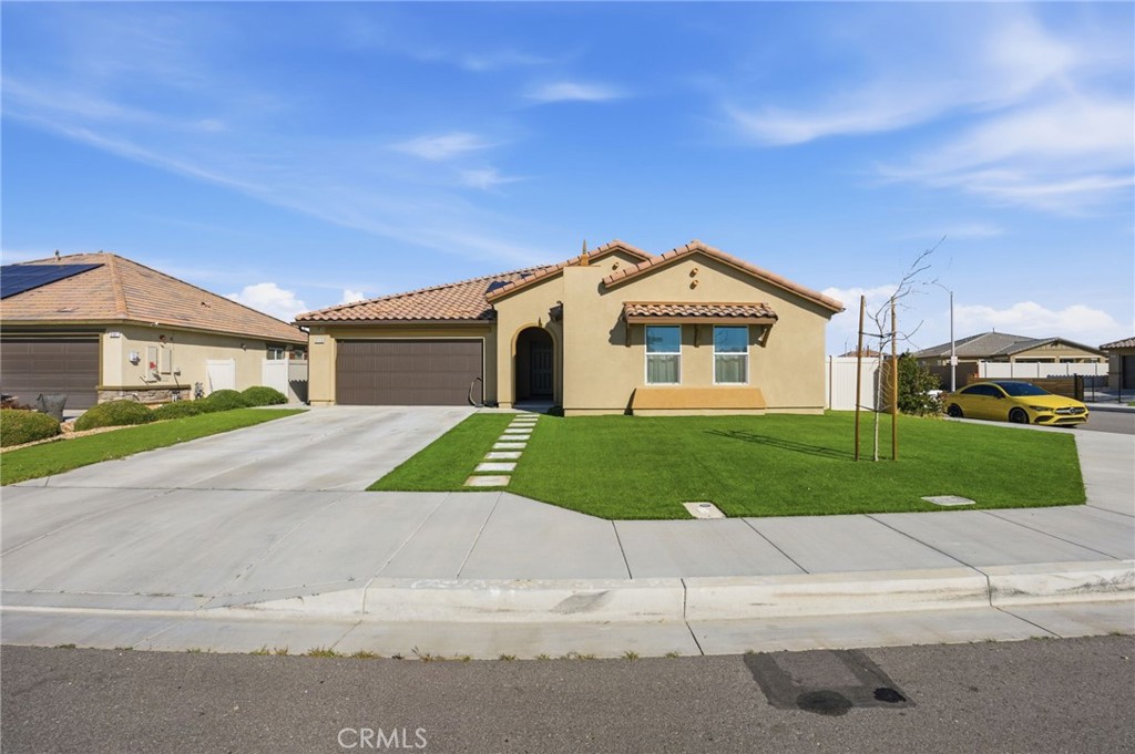 2113 E Donatello Street