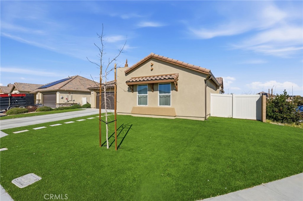 2113 E Donatello Street