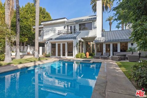 Photo of 605 N Hillcrest Road, Beverly Hills, CA 90210 (MLS # 25615881)