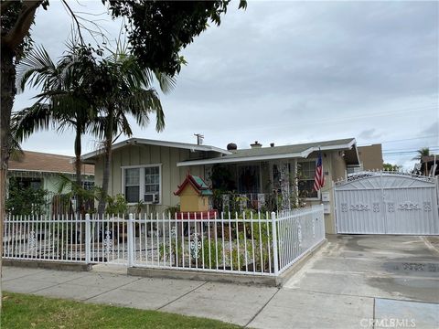 Photo of 2310 Elm Ave, Long Beach, CA 90806 (MLS # SB25242845)