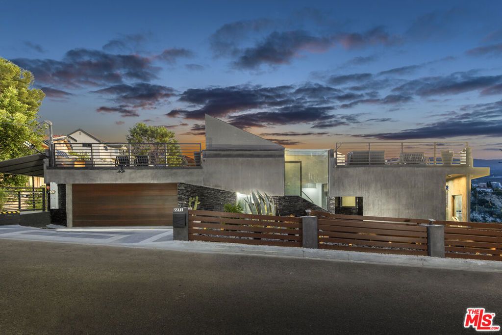 Photo of 2271 Gloaming Way, Beverly Hills, CA 90210 (MLS # 26732135)
