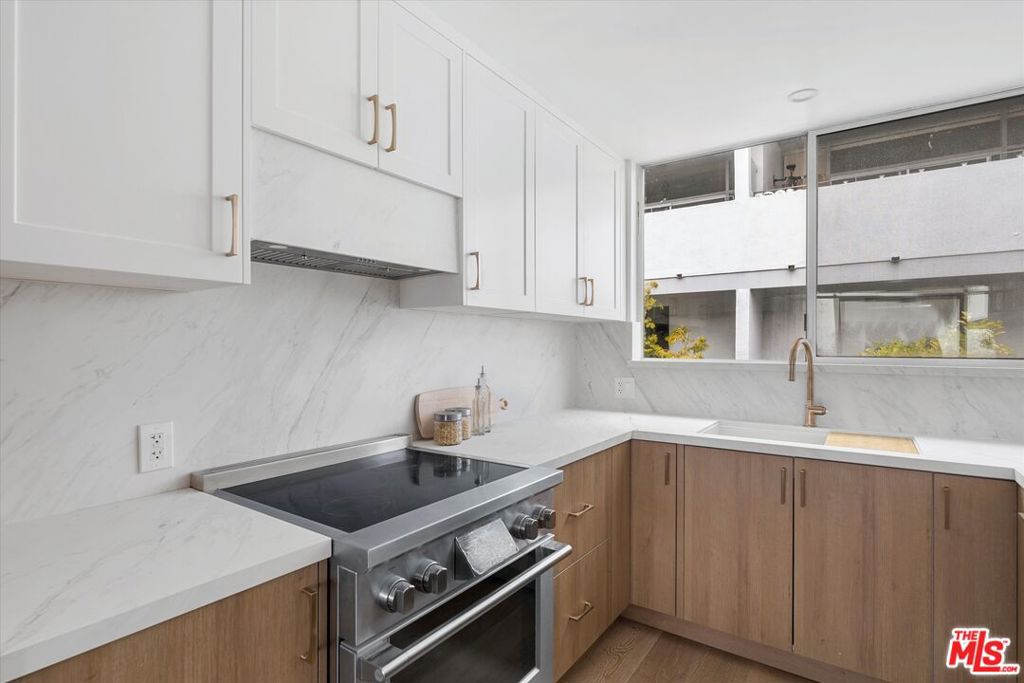16601 Marquez Avenue 302