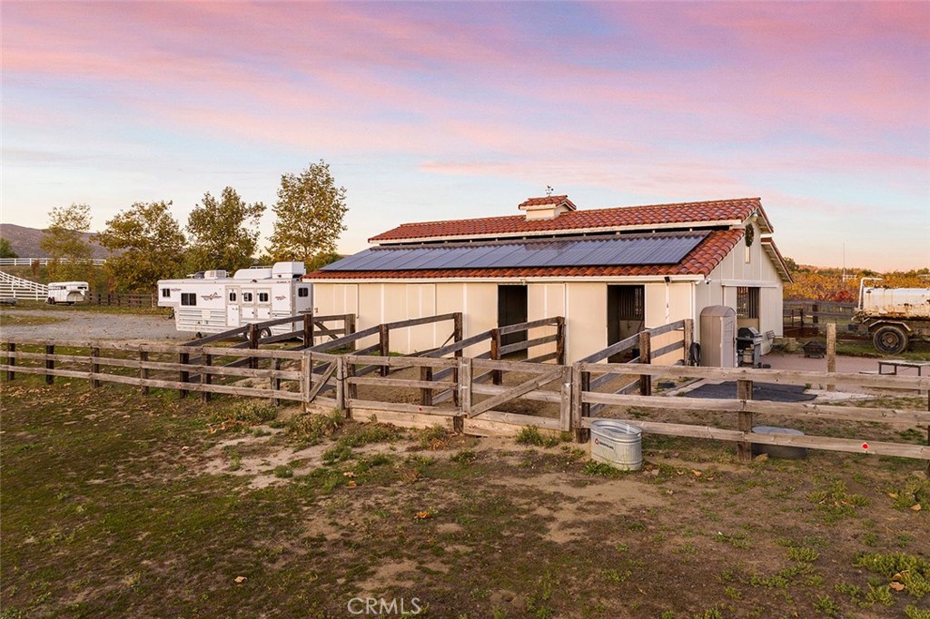 38405 Avenida La Cresta