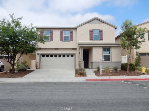 Photo of 460 N Pinewood AVE, Rialto, CA 92376 (MLS # IV26129161)