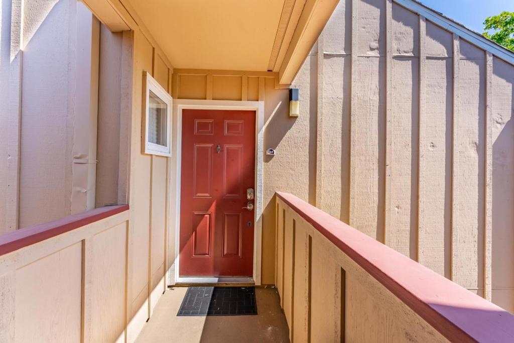 Properties 1 141 Monte Verano Court