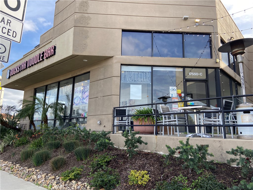 Well-Established Chinese Restaurant/Cafe in Rowland Height's Puente Hills Town Center. This respectable business has been operating for over 15 years. They sit right on Colima Road giving great frontage to all passers and drivers. They’re equipped with Kitchen, Walk in Freezer, and Tea Bar Station. Includes additional Outdoor Patio Seating. Business is open 7 days a week. This Approx. 1,117 SF space has a warm & cozy atmosphere and is easily maintained. Prime Location with tons of Parking Spaces. Furniture, Fixtures and Equipment all stay. Great opportunity to own a restaurant in the Foodie City that is Rowland Heights. DON'T MISS OUT ON THIS GREAT OPPORTUNITY!