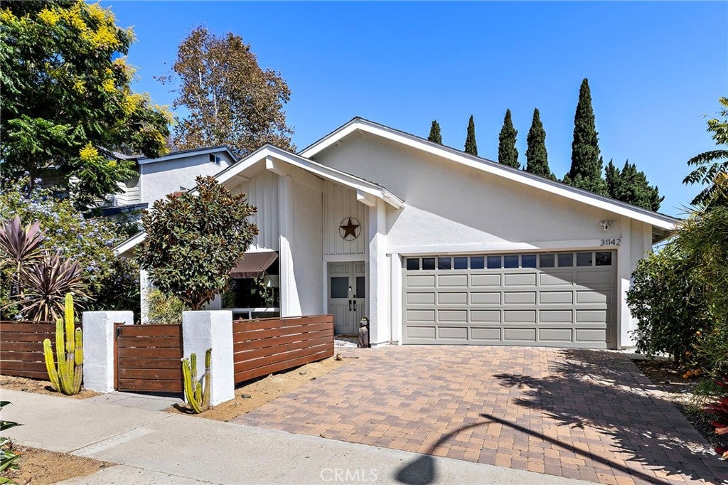 31142 Calle Entradero