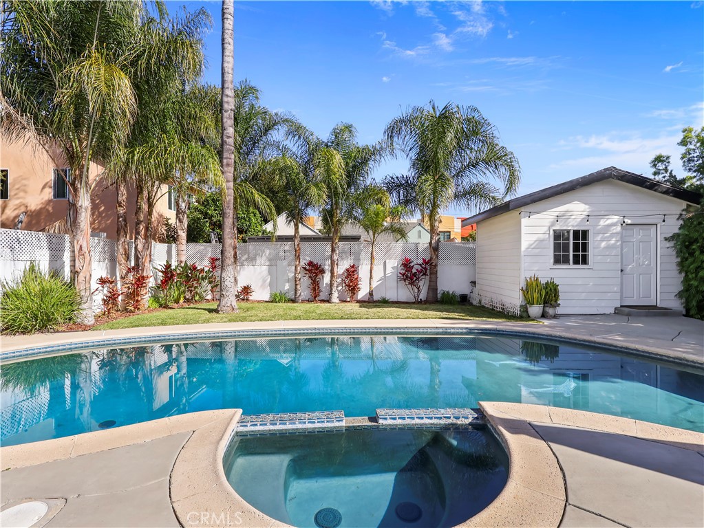 6900 Katherine Avenue