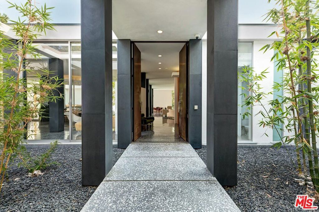 Photo of 1163 Calle Vista Drive, Beverly Hills, CA 90210 (MLS # 26646761)