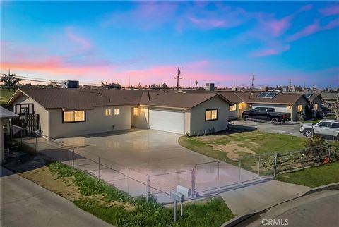 Photo of 5817 Gary Pl, Bakersfield, CA 93307 (MLS # NS26033776)