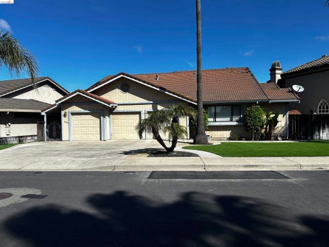 Photo of 5593 Drakes Dr Dr, Discovery Bay, CA 94505 (MLS # 41150643)