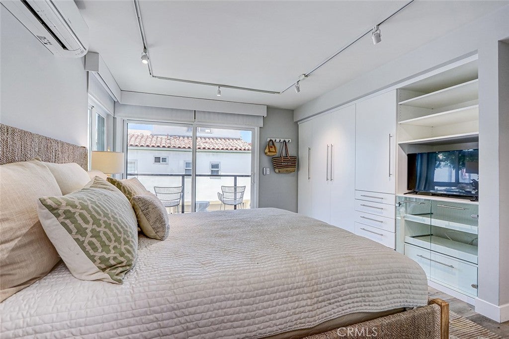 2512 Ocean