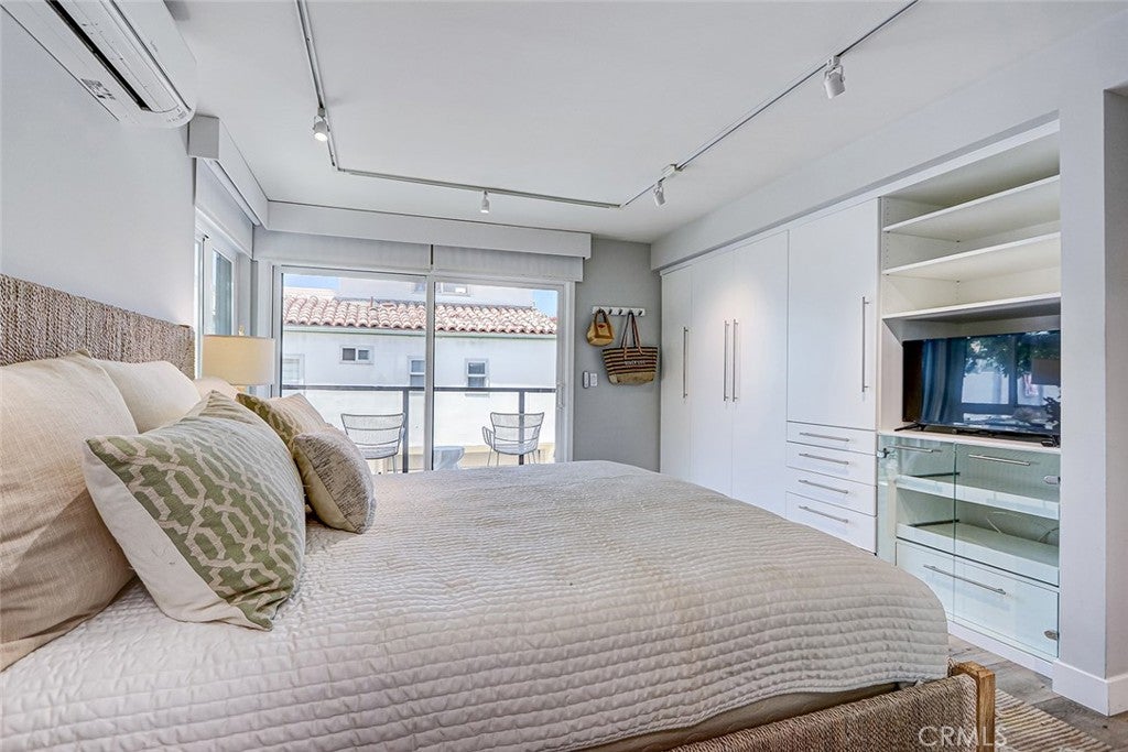 2512 Ocean