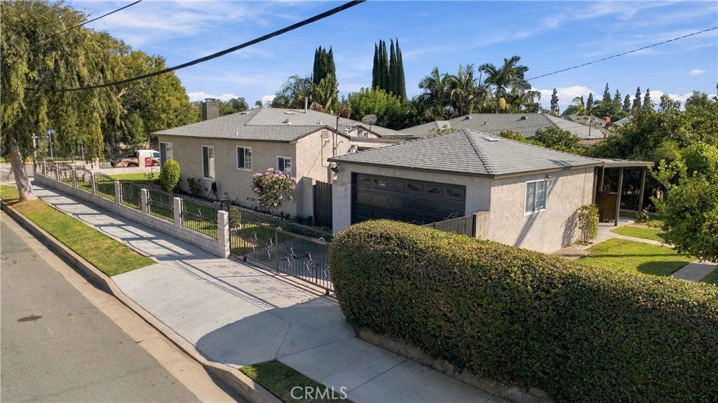 1401 Cedar