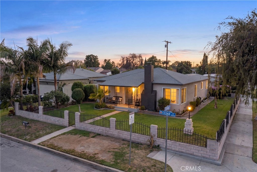 1401 Cedar