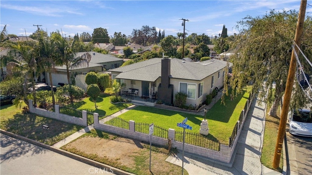 1401 Cedar