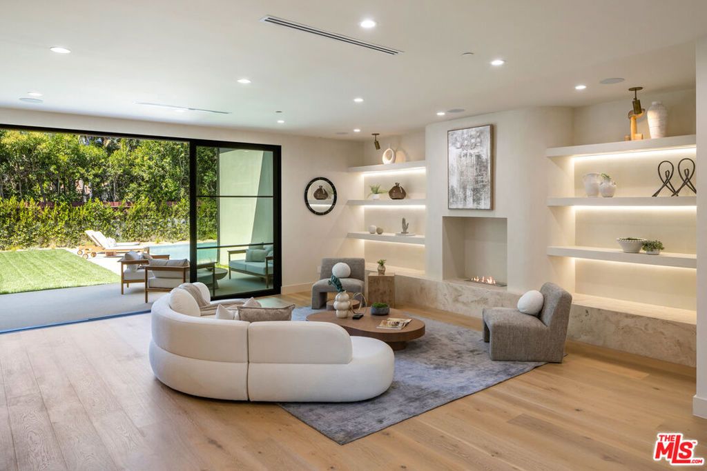 Photo of 16643 Addison Street, Encino, CA 91436 (MLS # 25615337)