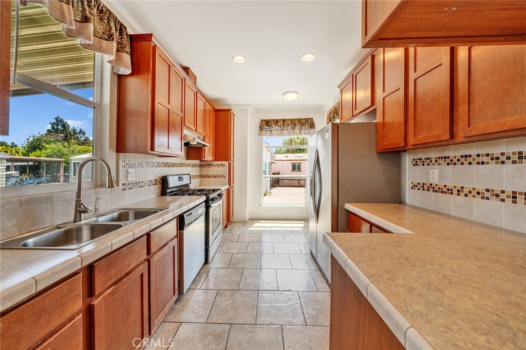 501 Moorpark Way 104