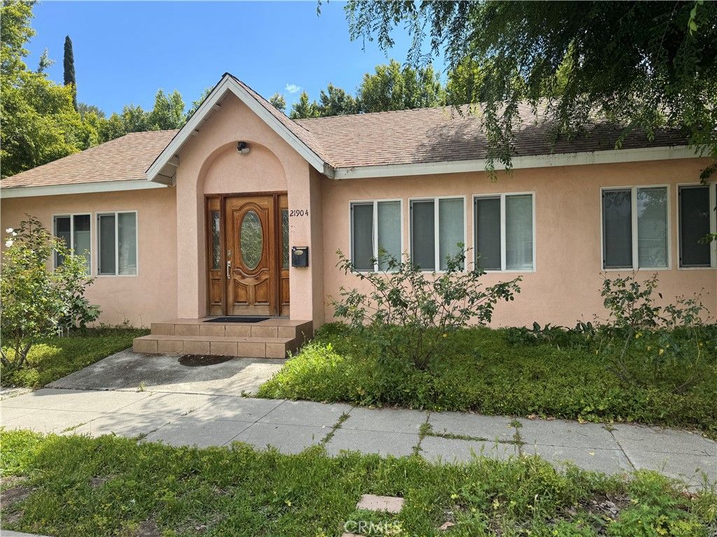 Photo of 21904 Galvez St, Woodland Hills, CA 91364 (MLS # SR26059912)