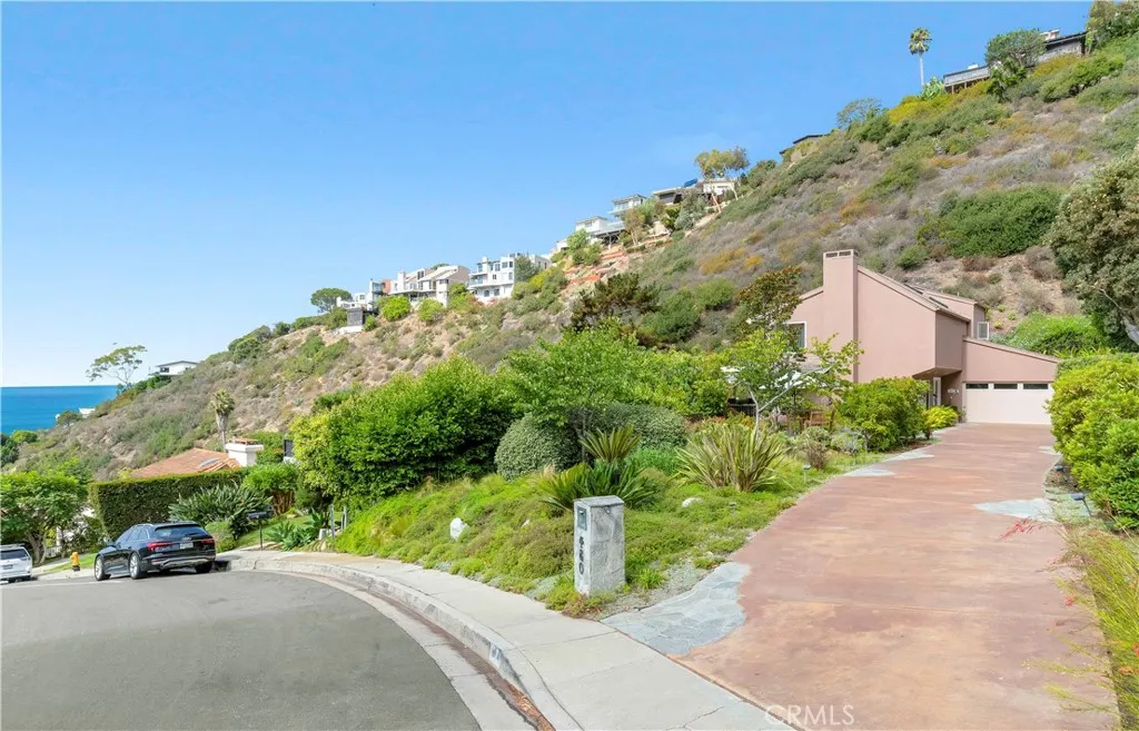 Laguna Beach, California 92651, United States, 3 Bedrooms Bedrooms, ,3 BathroomsBathrooms,Residential,Active,214986