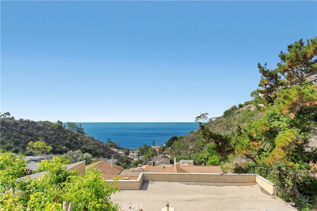 Laguna Beach, California 92651, United States, 3 Bedrooms Bedrooms, ,3 BathroomsBathrooms,Residential,Active,214986