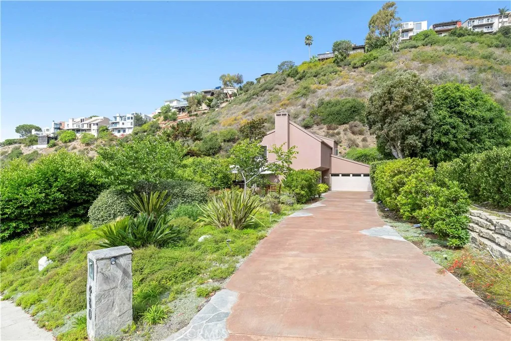 Laguna Beach, California 92651, United States, 3 Bedrooms Bedrooms, ,3 BathroomsBathrooms,Residential,Active,214986