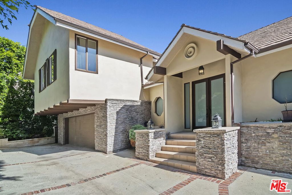 1478 Sunset Plaza Drive