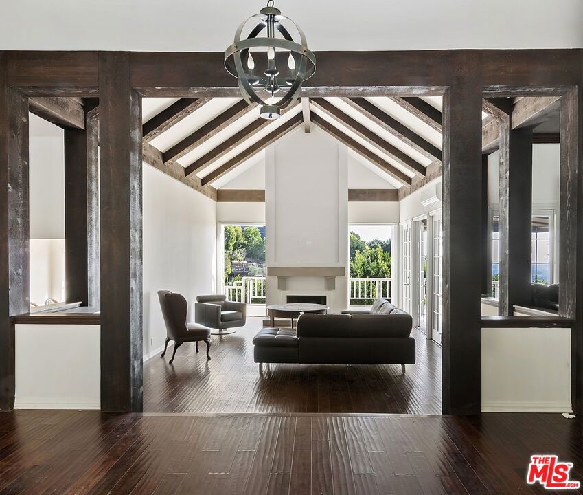 1478 Sunset Plaza Drive