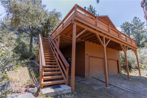 Photo of 2206 Bernina Drive, Pine Mountain Club, CA 93222 (MLS # SR25182043)