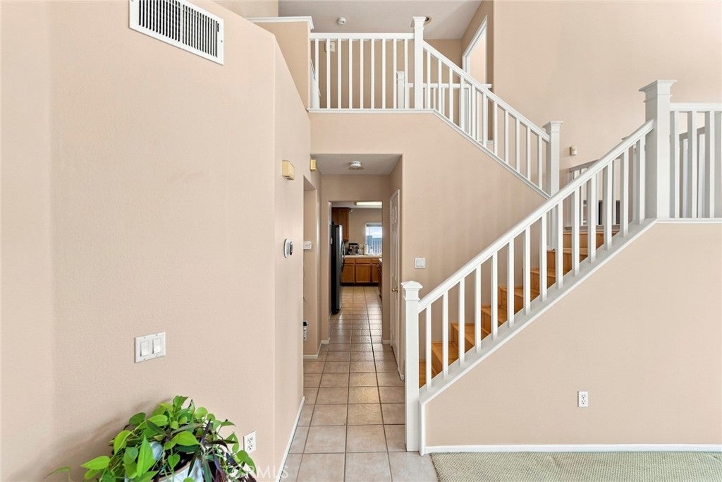 637 Avondale