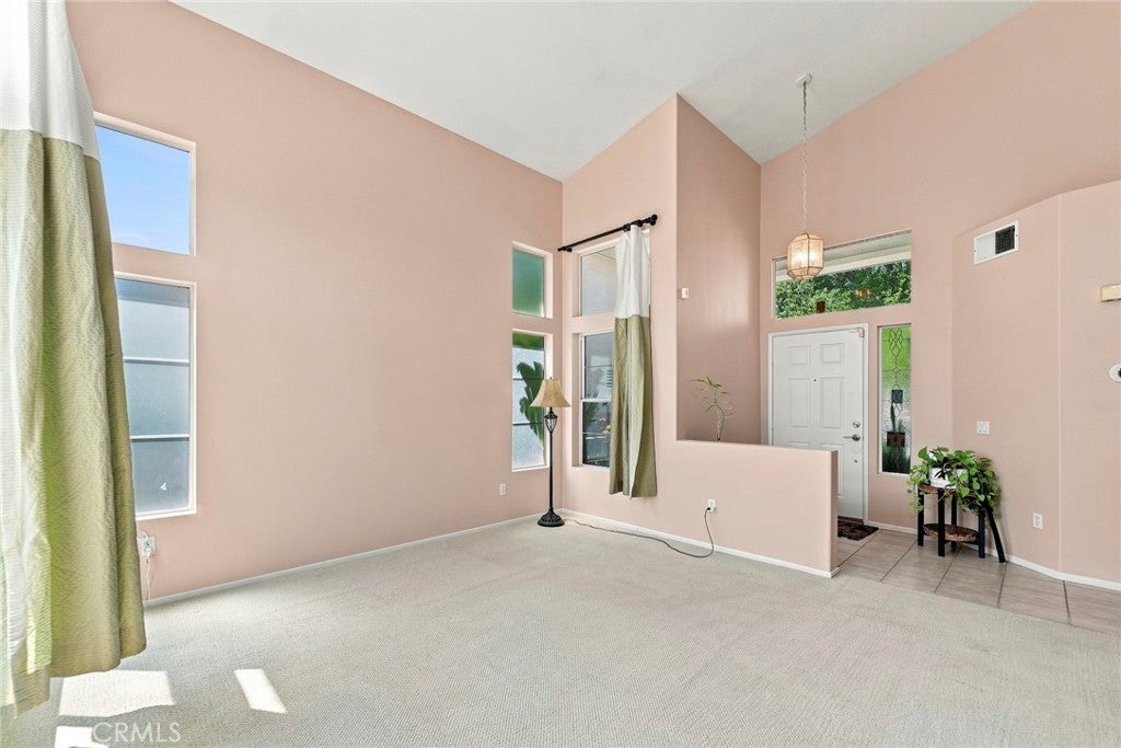 637 Avondale