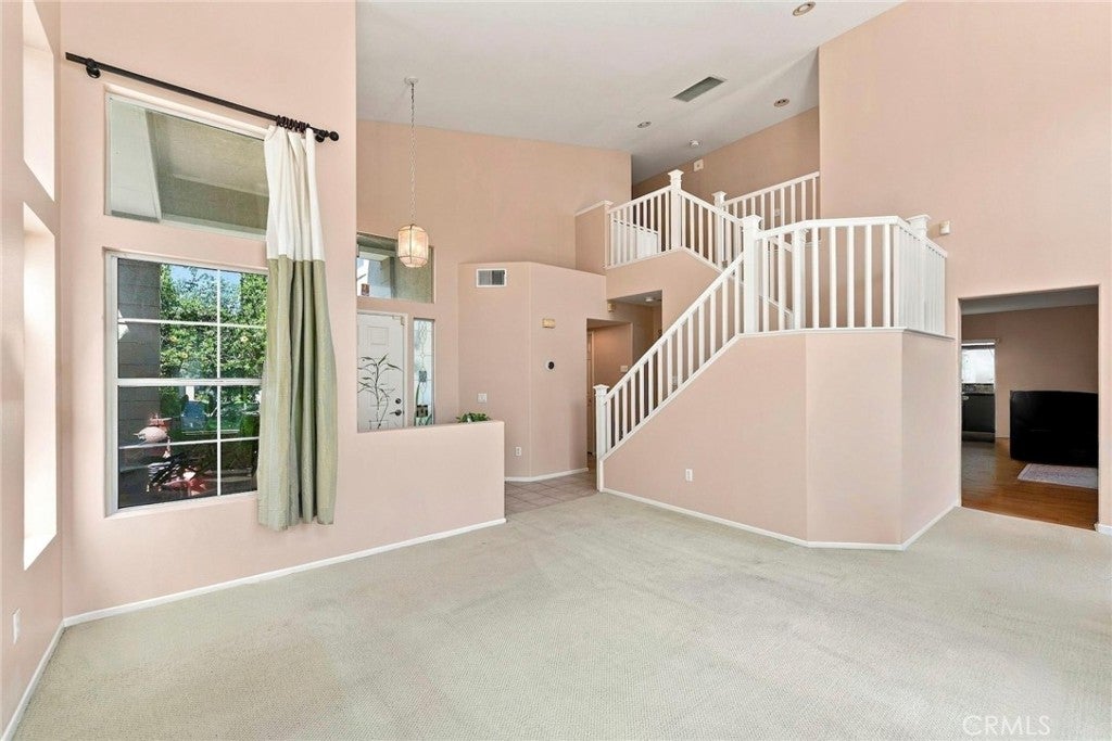637 Avondale