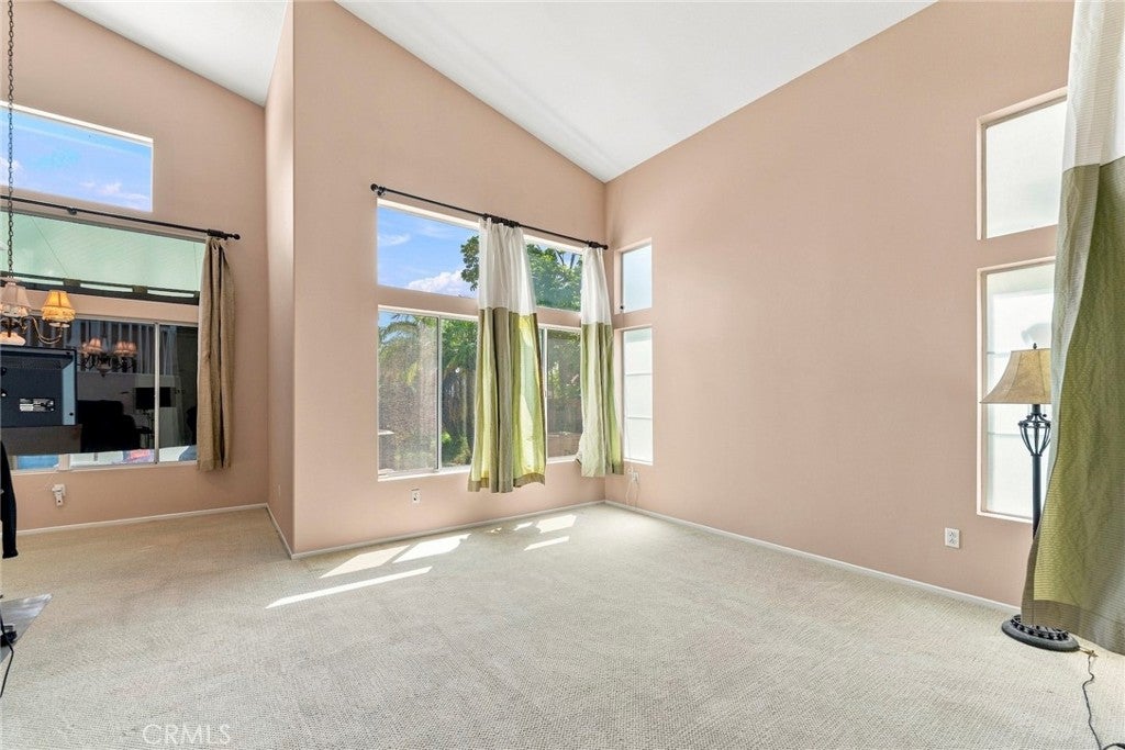 637 Avondale