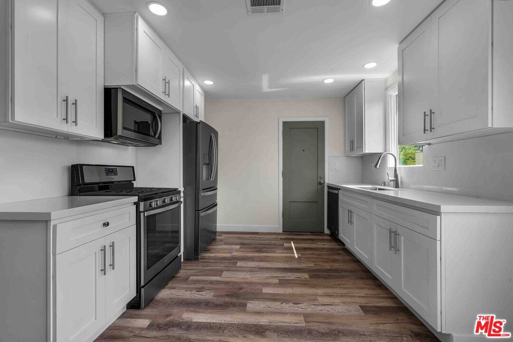 11575 Riverside Drive