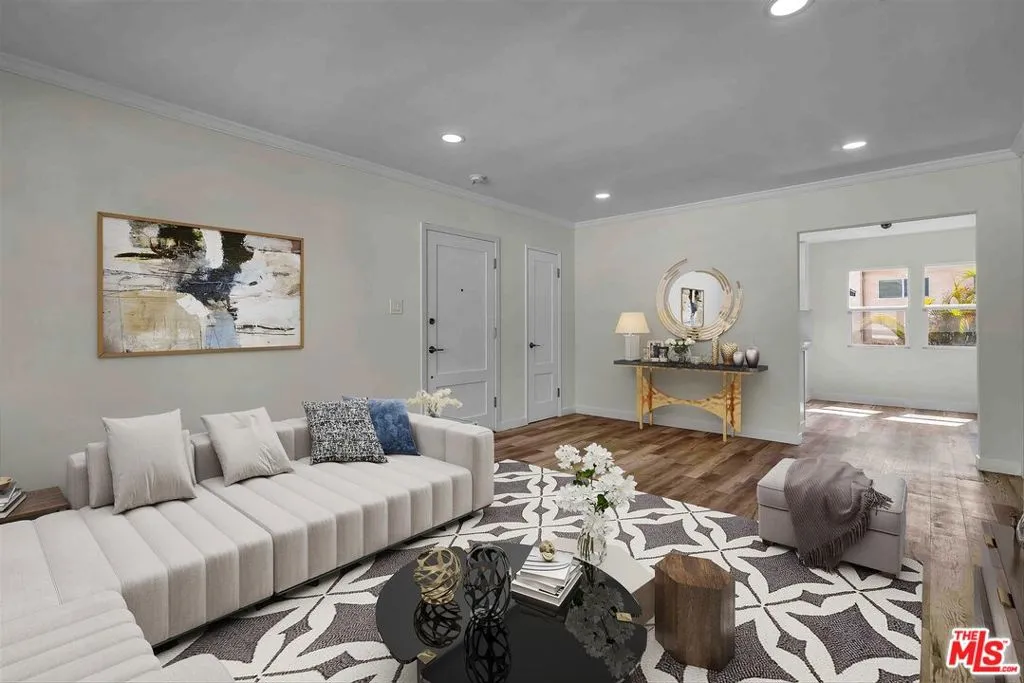 Valley Village, California 91602, United States, 2 Bedrooms Bedrooms, ,1 BathroomBathrooms,Residential,Active,256554