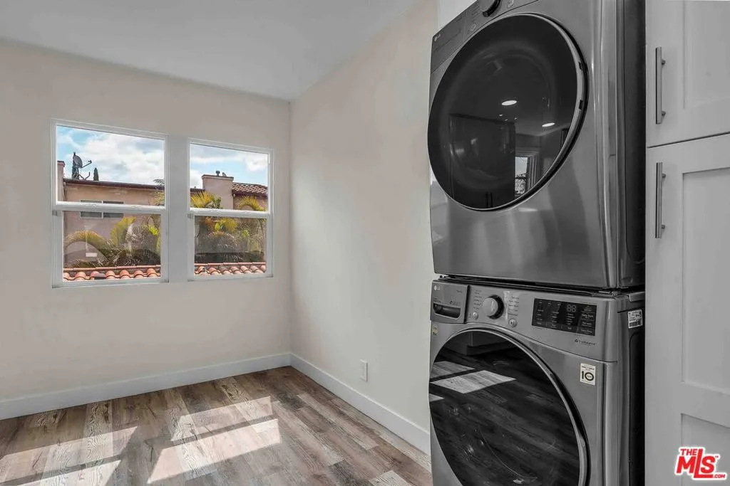 Valley Village, California 91602, United States, 2 Bedrooms Bedrooms, ,1 BathroomBathrooms,Residential,Active,256554